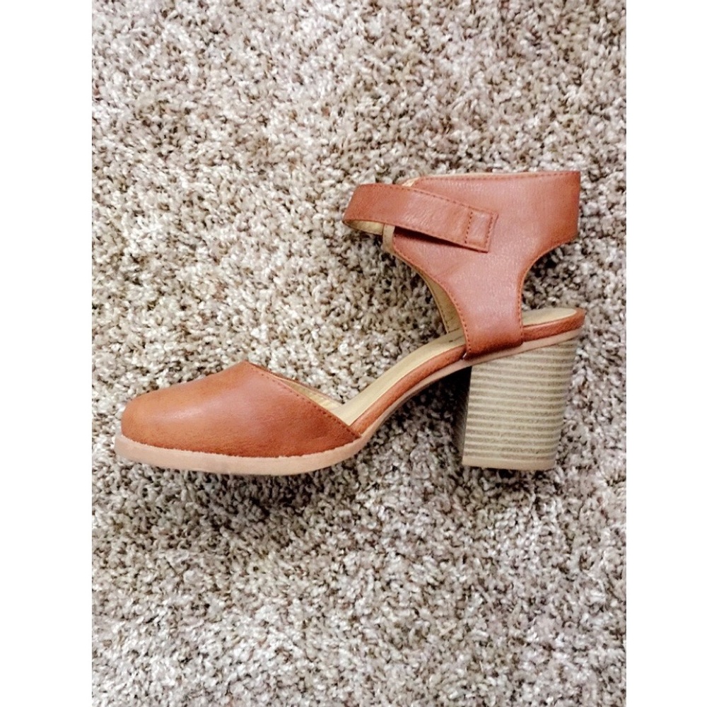 Closed Toe Sandal